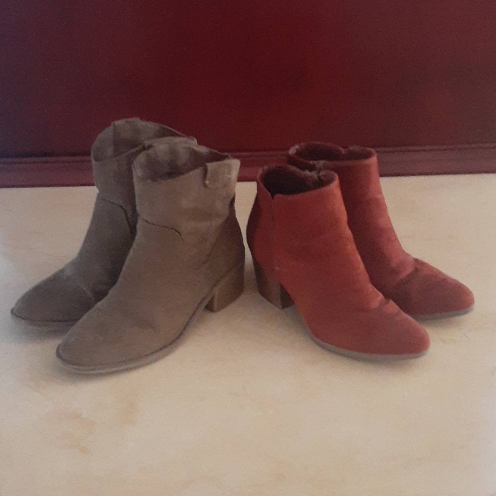 2 Pairs Booties